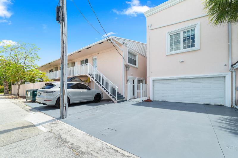  Condo & Townhome Photos