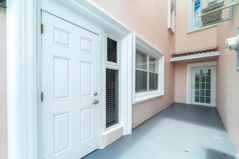  Condo & Townhome Photos