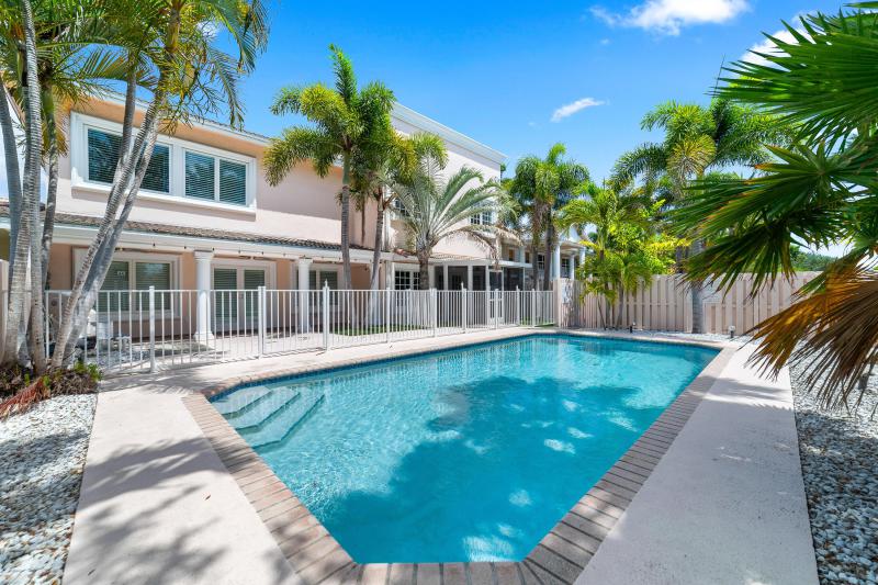  Condo & Townhome Photos