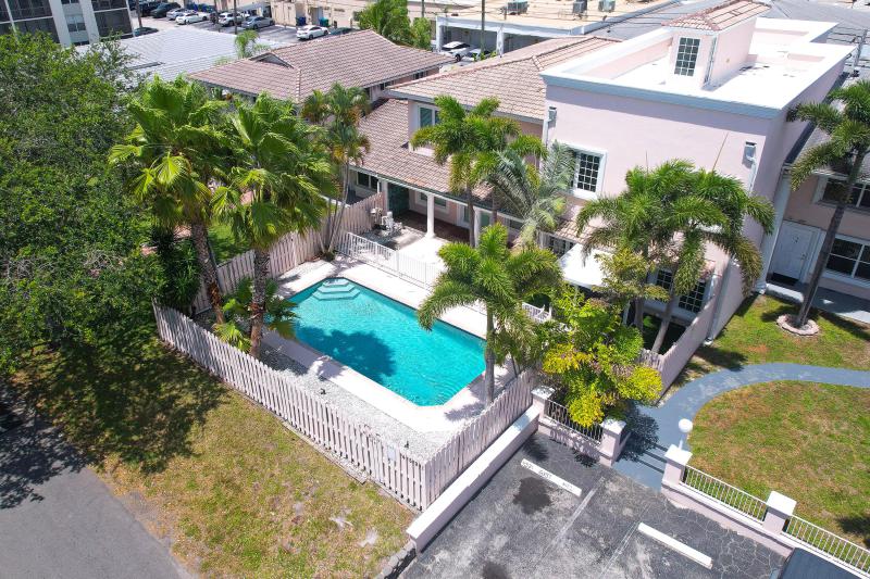  Condo & Townhome Photos