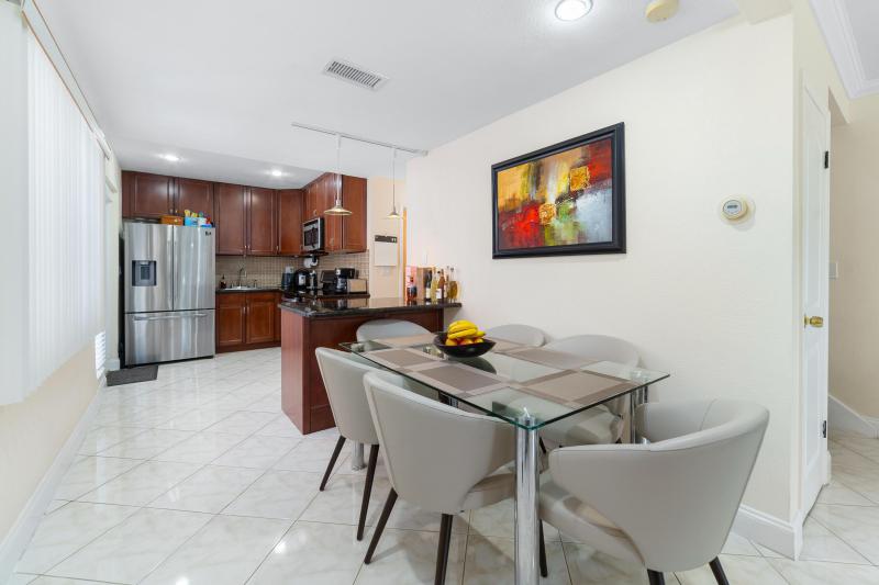 Condo & Townhome Photos
