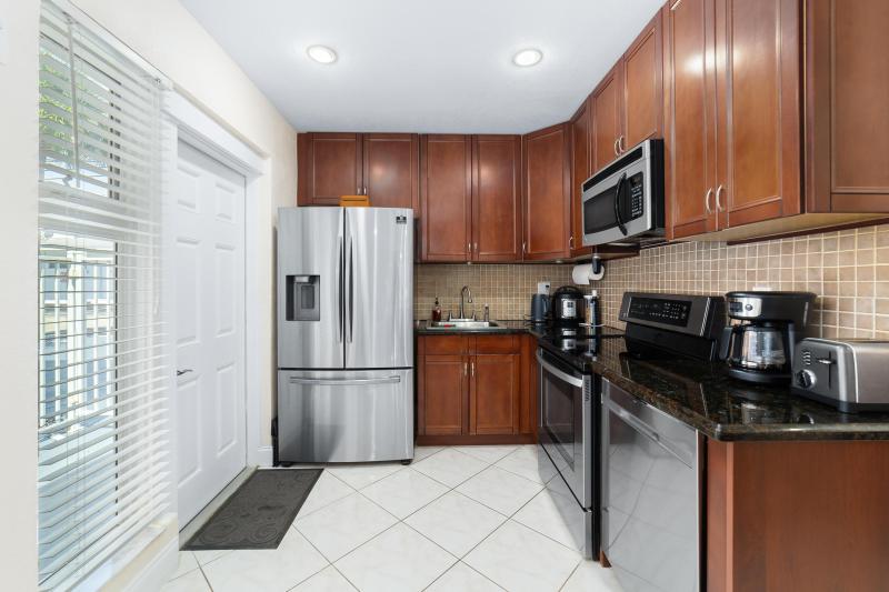 Condo & Townhome Photos