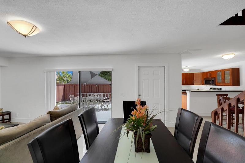  Condo & Townhome Photos