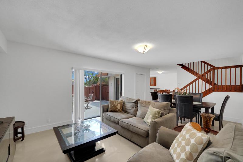  Condo & Townhome Photos
