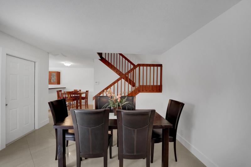  Condo & Townhome Photos