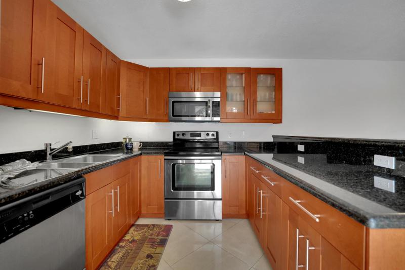  Condo & Townhome Photos