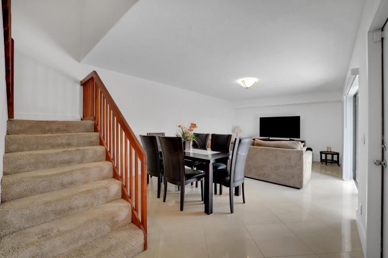  Condo & Townhome Photos