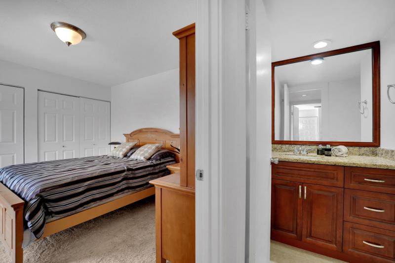  Condo & Townhome Photos