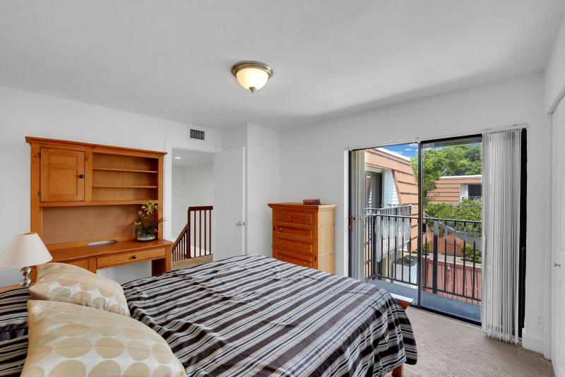  Condo & Townhome Photos