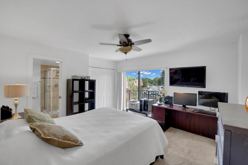  Condo & Townhome Photos