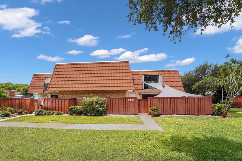  Condo & Townhome Photos