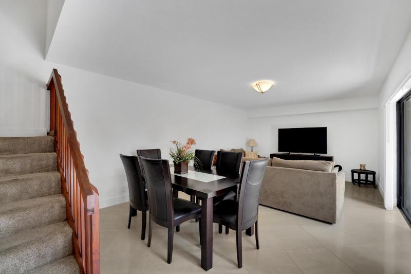  Condo & Townhome Photos
