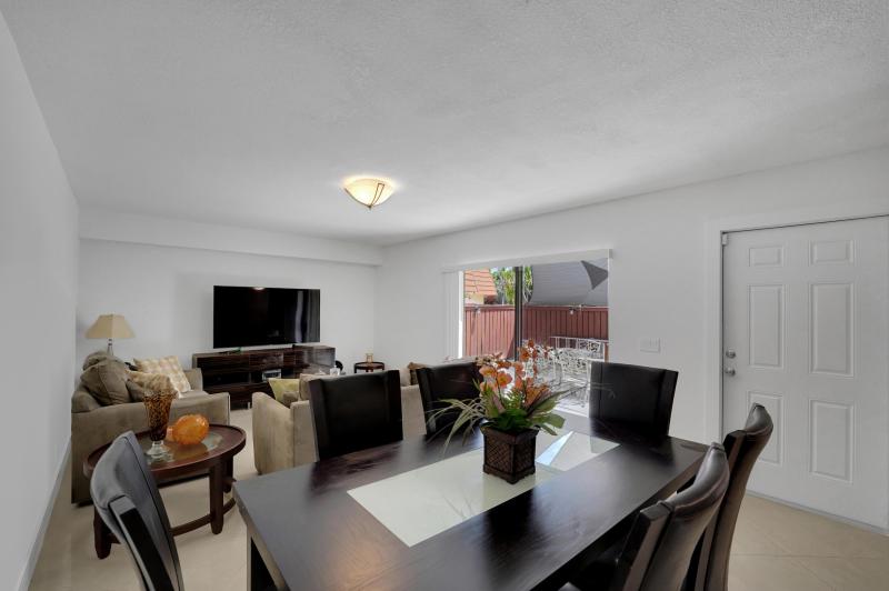  Condo & Townhome Photos