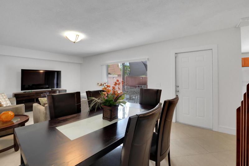  Condo & Townhome Photos