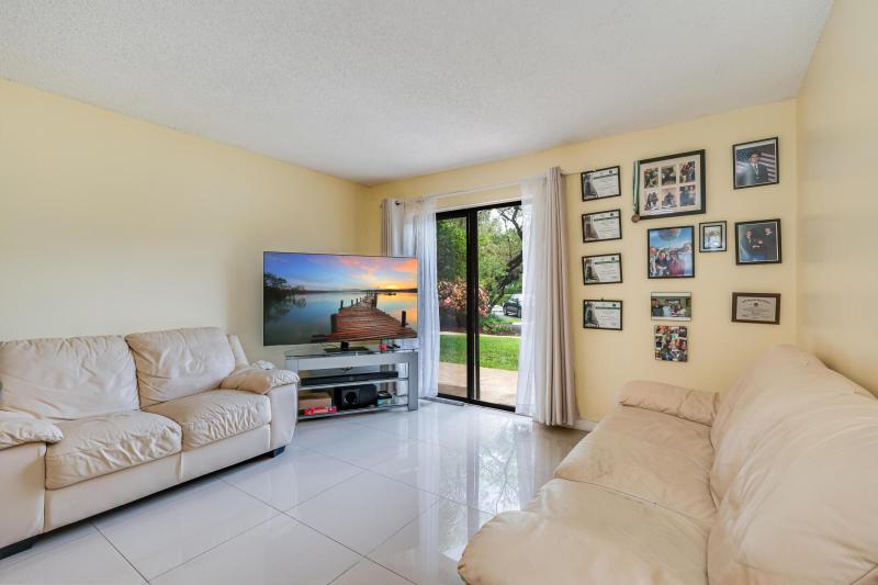  Condo & Townhome Photos