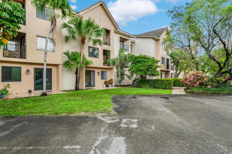  Condo & Townhome Photos