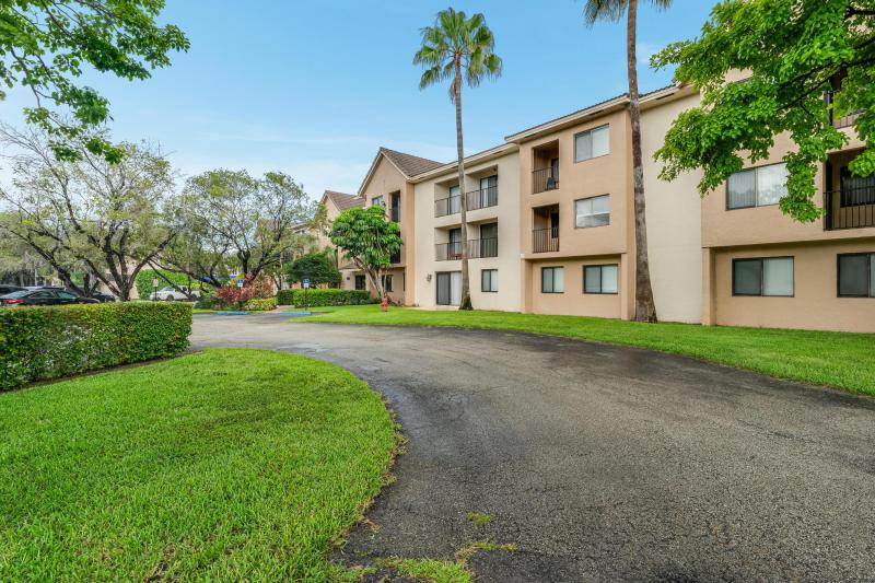  Condo & Townhome Photos