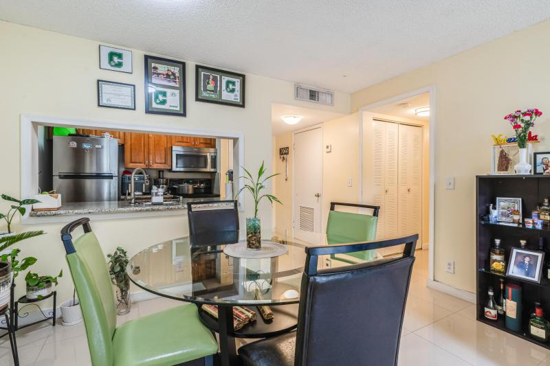  Condo & Townhome Photos