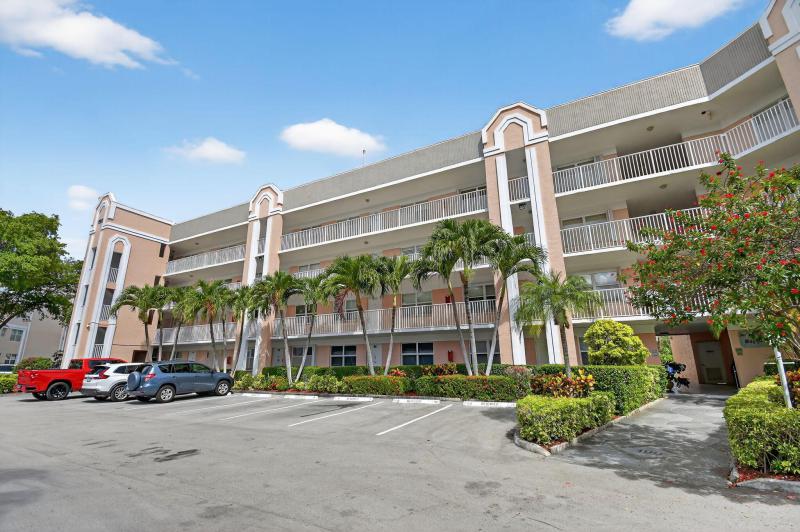  Condo & Townhome Photos