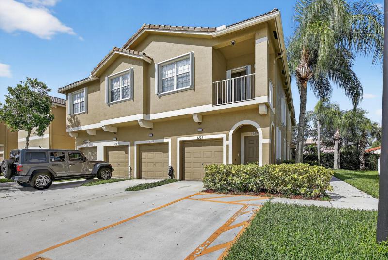  Condo & Townhome Photos