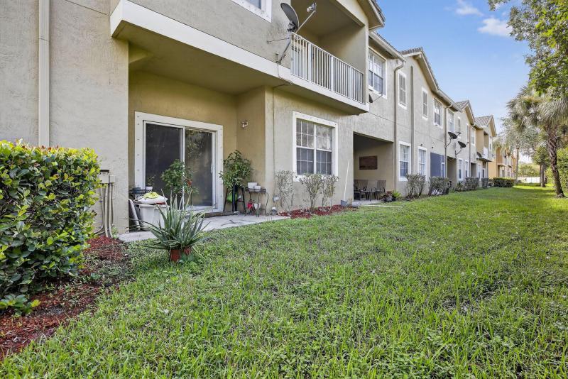  Condo & Townhome Photos