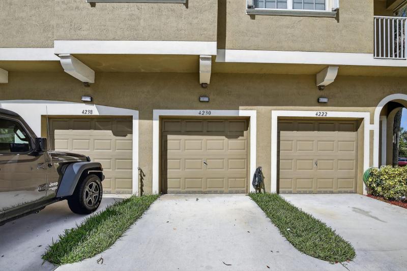  Condo & Townhome Photos