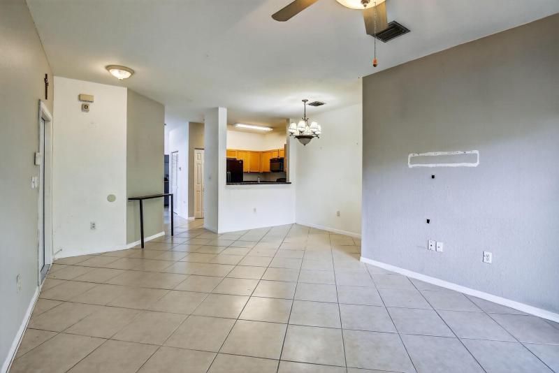  Condo & Townhome Photos