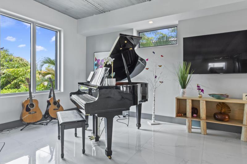  Single Family Homes Photo 13:  West Palm Beach,  FL 33407