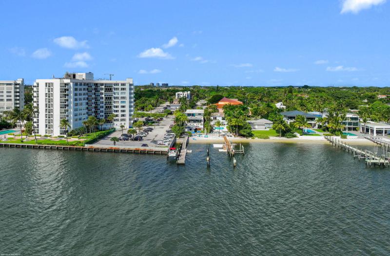  Single Family Homes Photo 3:  West Palm Beach,  FL 33407