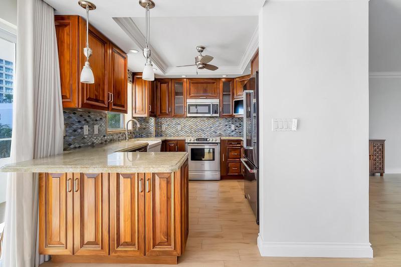  Condo & Townhome Photos