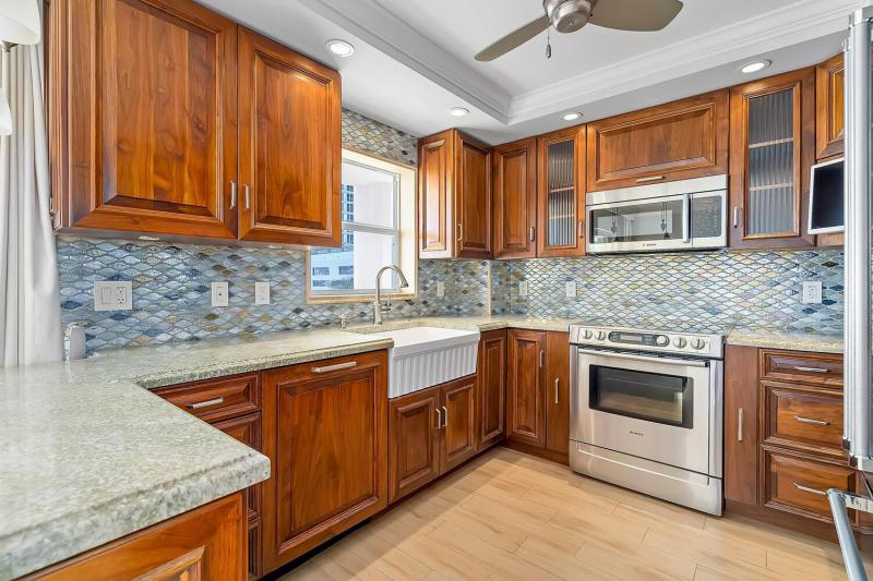  Condo & Townhome Photos