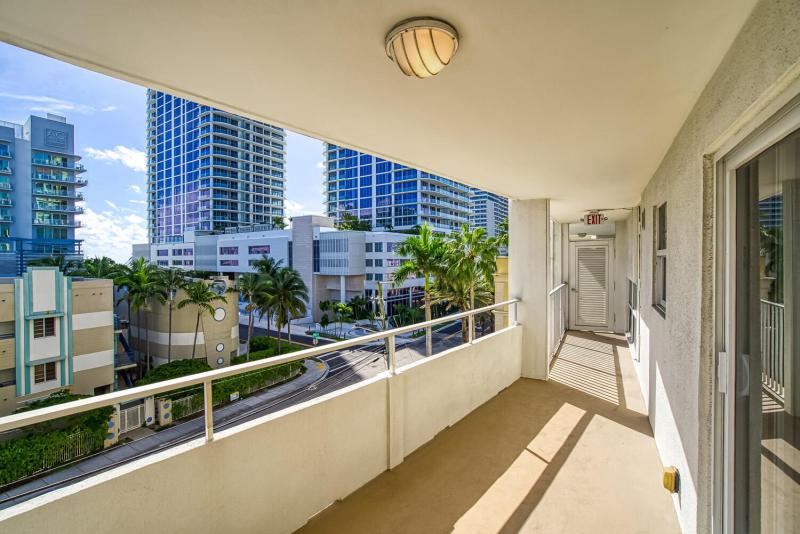  Condo & Townhome Photos