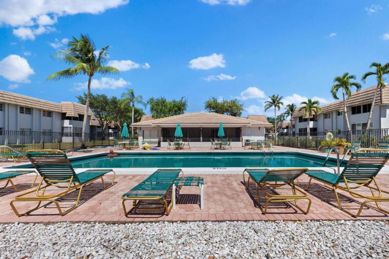  Condo & Townhome Photos