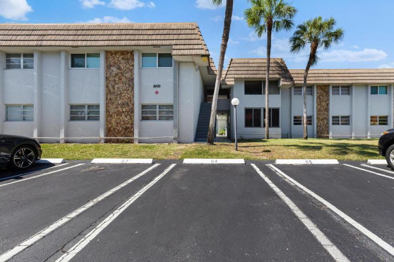  Condo & Townhome Photos