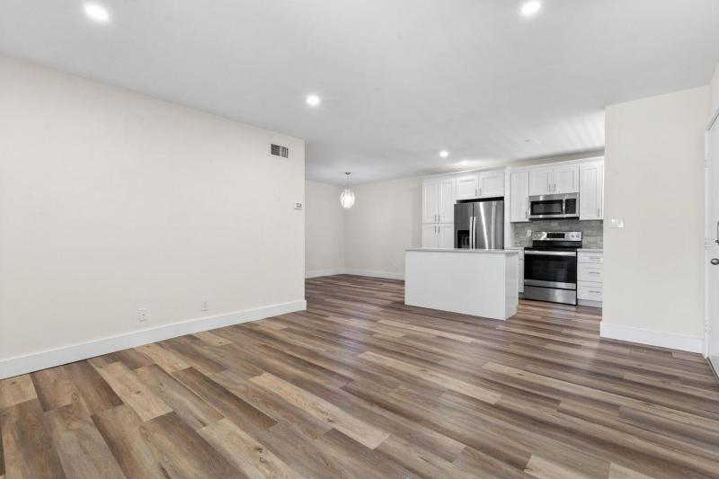  Condo & Townhome Photos