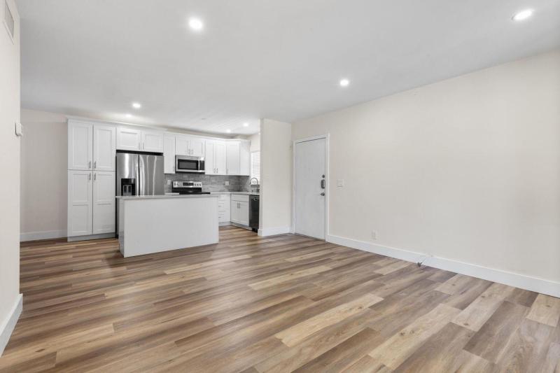  Condo & Townhome Photos