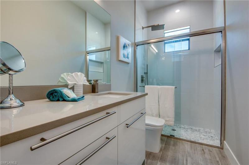  Commercial & Industrial Land Images 