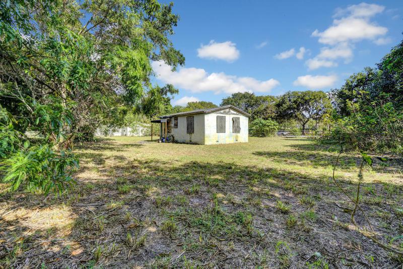  Commercial & Industrial Land Images 