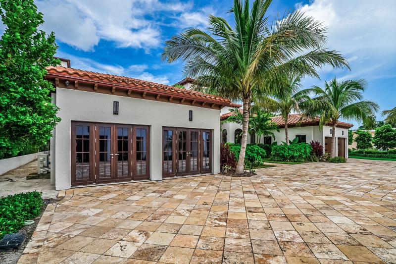  Single Family Homes Photo 15:  West Palm Beach,  FL 33407