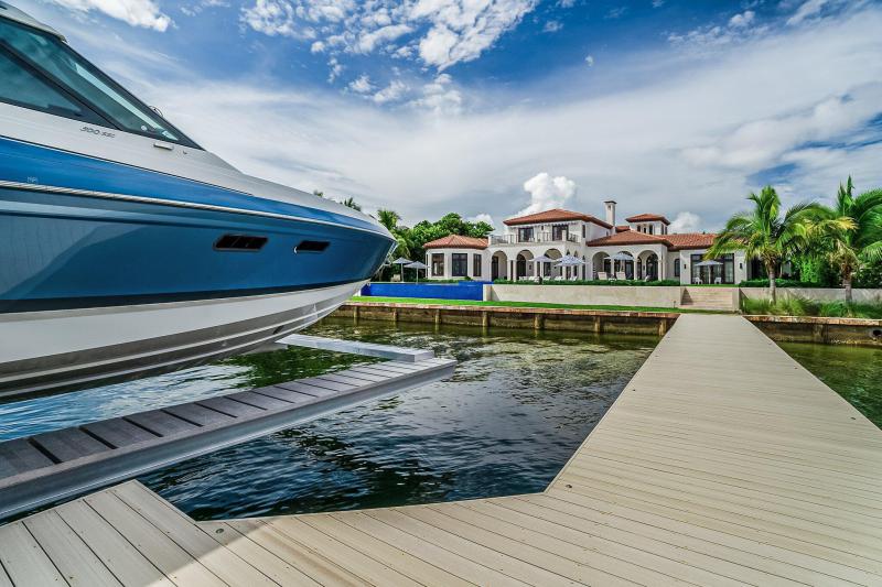  Single Family Homes Photo 200:  West Palm Beach,  FL 33407