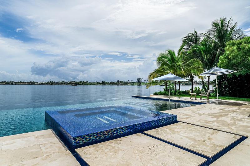 Single Family Homes Photo 3:  West Palm Beach,  FL 33407