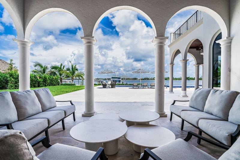  Single Family Homes Photo 4:  West Palm Beach,  FL 33407