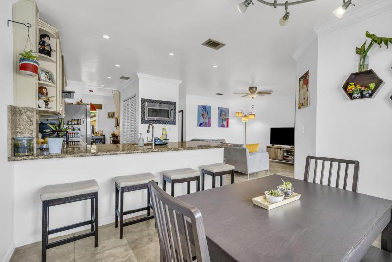  Condo & Townhome Photos