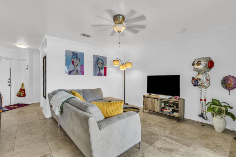  Condo & Townhome Photos