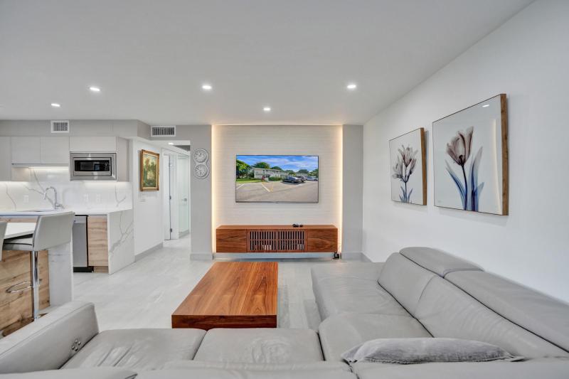  Condo & Townhome Photos