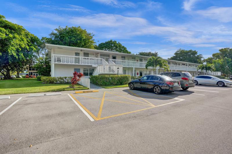  Condo & Townhome Photos