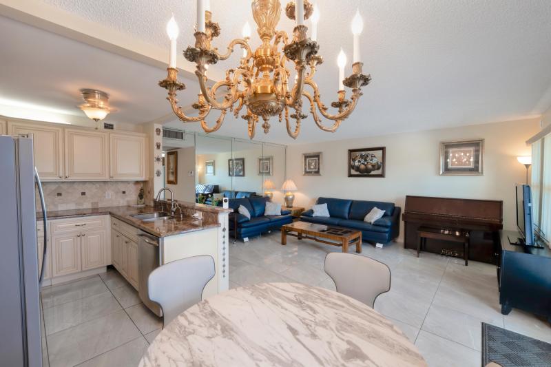  Condo & Townhome Photos