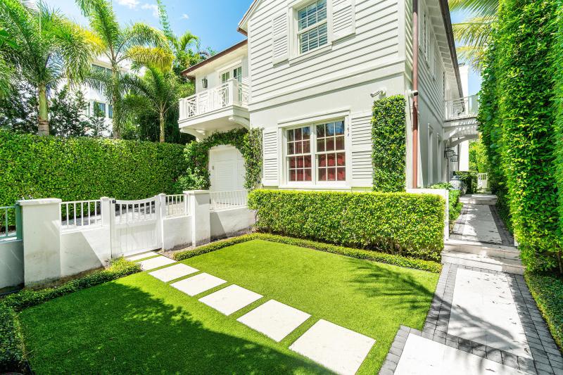  Single Family Homes Photo 2:  Palm Beach,  FL 33480