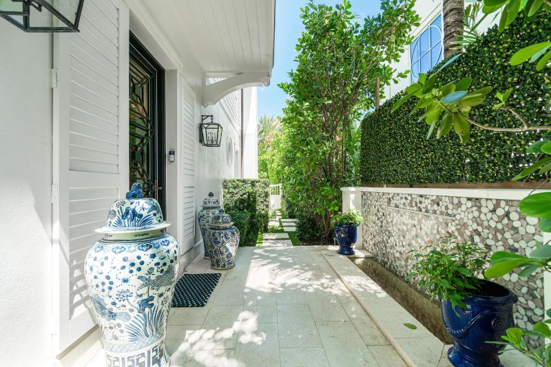  Single Family Homes Photo 3:  Palm Beach,  FL 33480