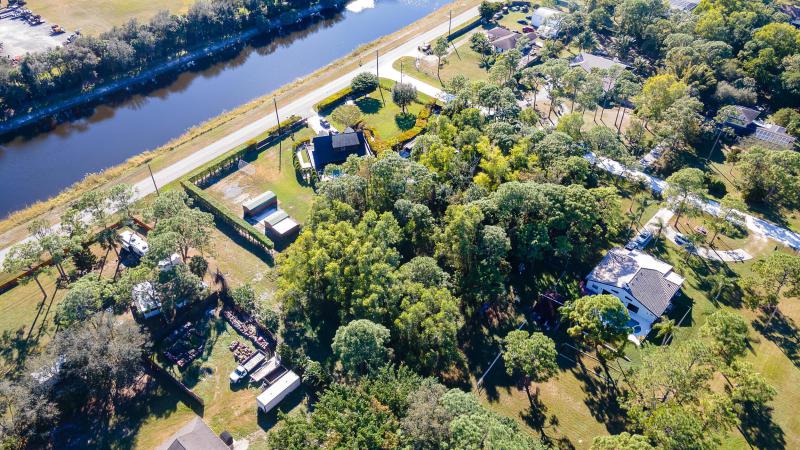  Commercial & Industrial Land Images 